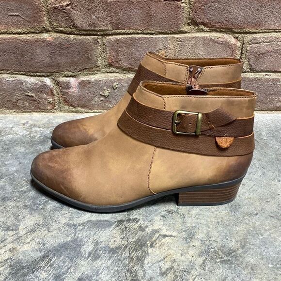 Clarks Collection Distressed Tan Leather Ankle Bootie Size 8 - Picture 4 of 9